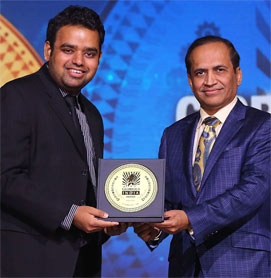 Kovid Gupta with award