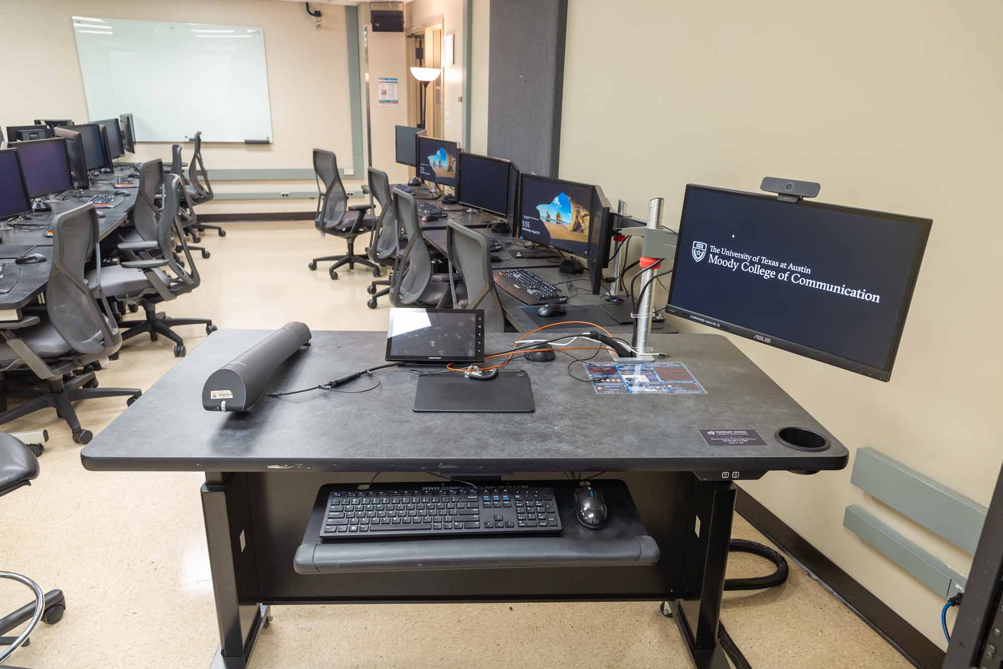 CMA 4.148 - RTF Computer Classroom Teaching Station