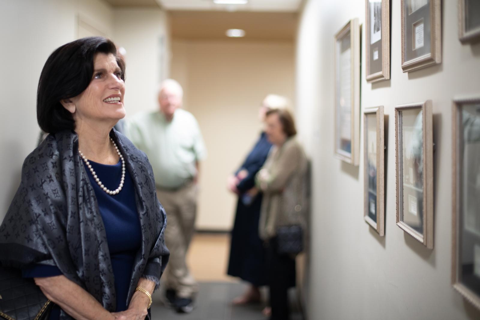 Luci Baines Johnson admires photos of her mother Lady Bird Johnson.
