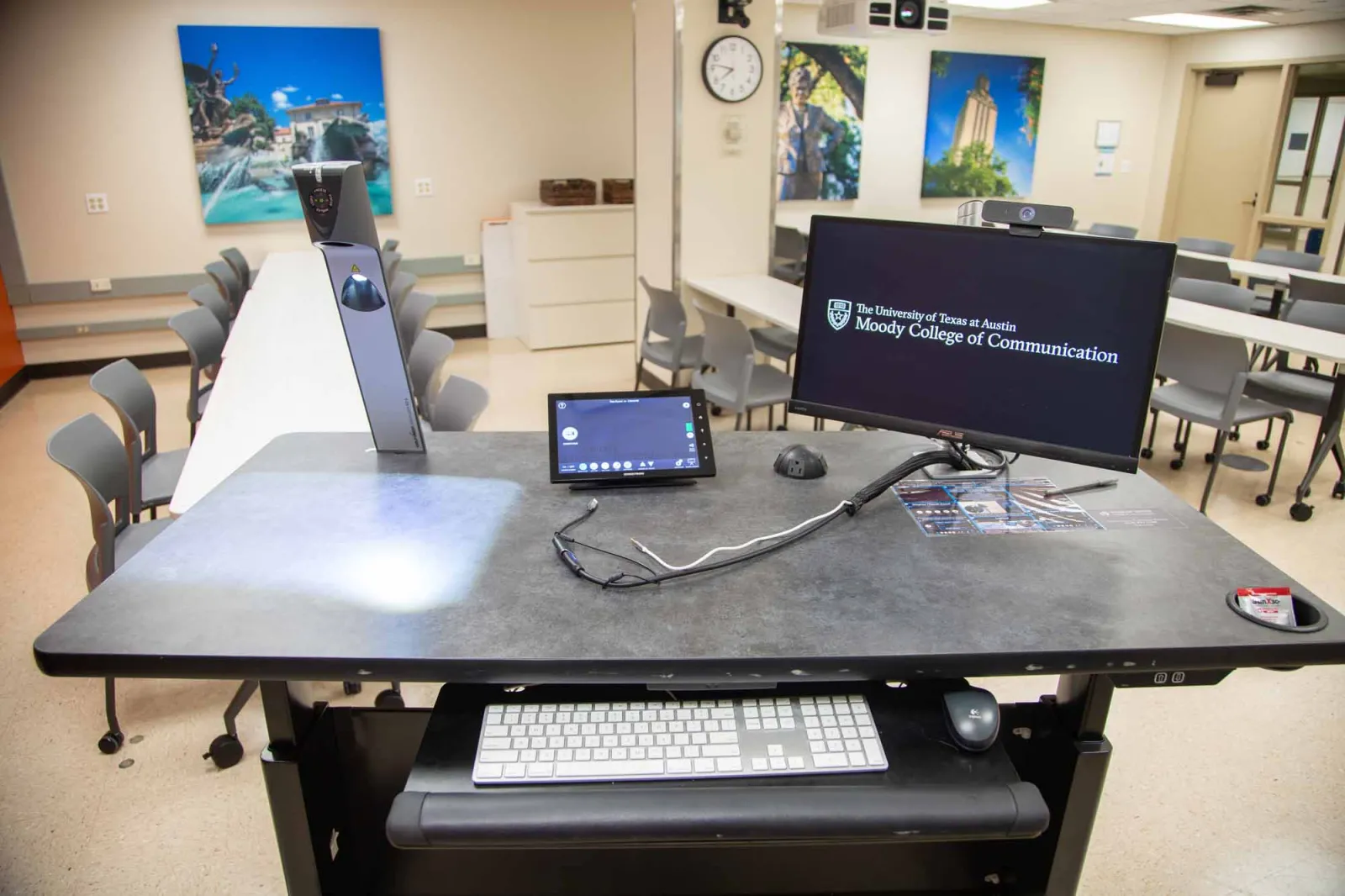 CMA 4.146 Undergraduate Education Classroom Teaching Station