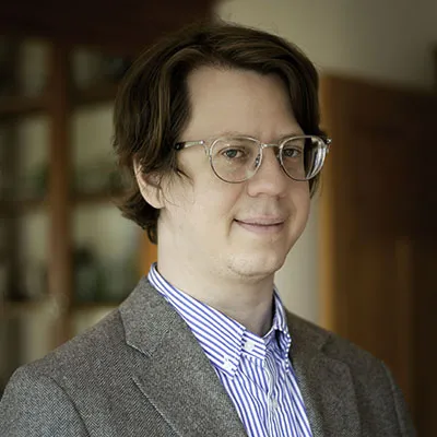 Byron Fong Headshot cropped