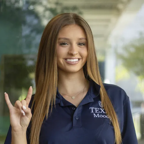 Dean's Ambassador Olivia Jacoby