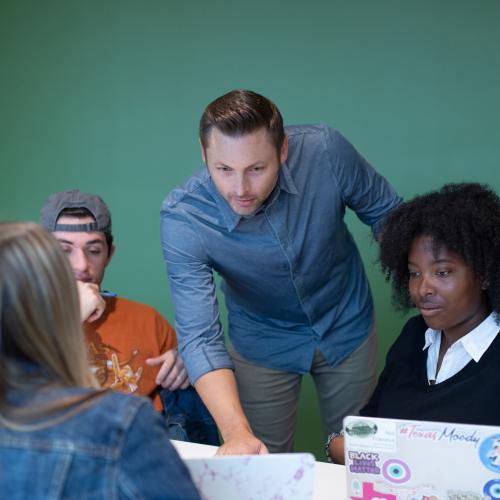 faculty teaching students