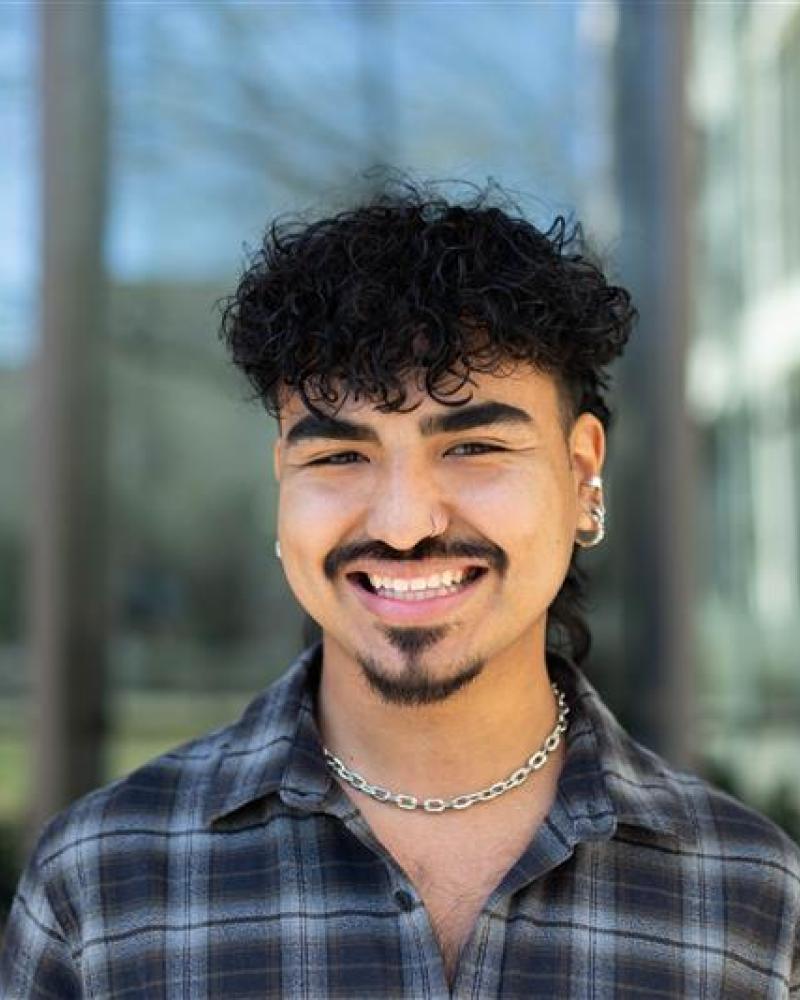 Headshot Photo of Academic Advisor - Isaac Jimenez