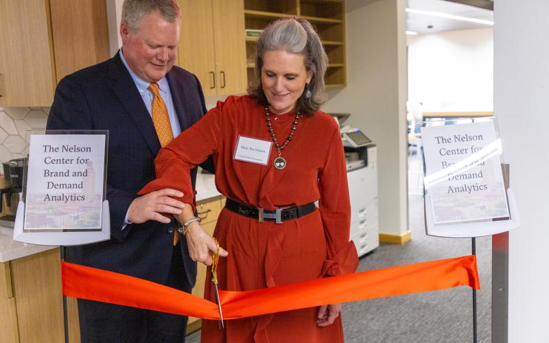 Tim and Mary Pat Nelson cut ribbon at opening ceremony